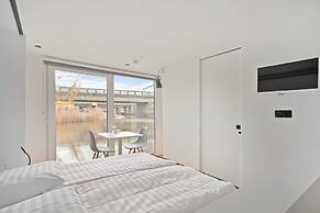 HouseBoat the NEW LAKE