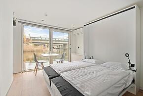 HouseBoat the NEW LAKE