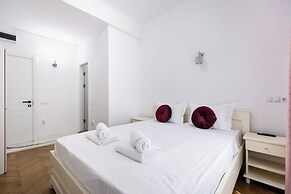 Bucharest Studio Wonderland Room