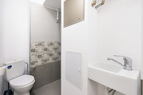 Bucharest Studio Wonderland Room