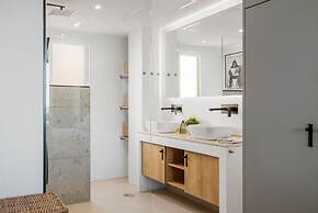 Sunny Getaway With Pool in Marbella - Ref M54