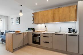 Sunny Getaway With Pool in Marbella - Ref M54