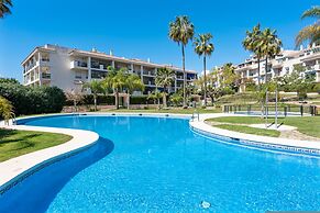 Sunny Getaway With Pool in Marbella - Ref M54