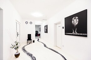 Bucharest Studios Hollywood Room