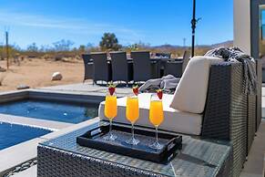 Private Pool, Hot Tub, Firepit Modern Oasis Blue Mirage by Avantstay