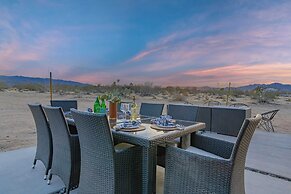 Private Pool, Hot Tub, Firepit Modern Oasis Blue Mirage by Avantstay