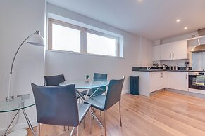 Elegant Shire House Apartment