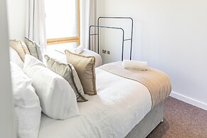 Elegant Shire House Apartment