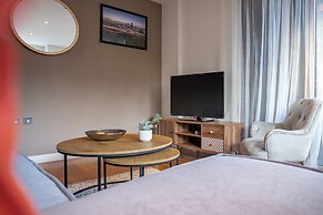 Elegant Shire House Apartment