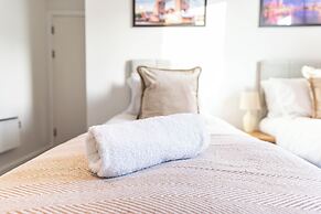 Elegant Shire House Apartment