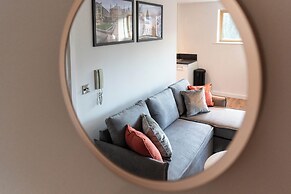 Elegant Shire House Apartment