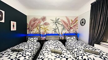 Luxury Entire Holiday Apartment - Self Checkin & Checkout