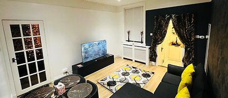 Luxury Entire Holiday Apartment - Self Checkin & Checkout