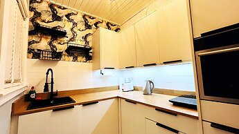 Luxury Entire Holiday Apartment - Self Checkin & Checkout