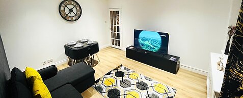 Luxury Entire Holiday Apartment - Self Checkin & Checkout