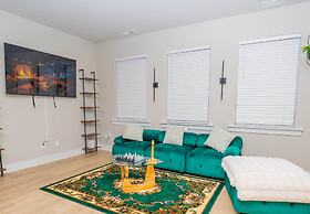 Modern Home near Plaza Midwood