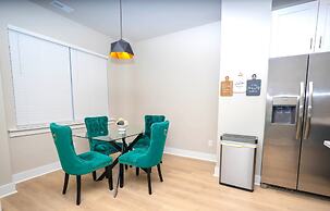 Modern Home near Plaza Midwood