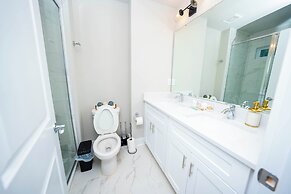 Modern Home near Plaza Midwood