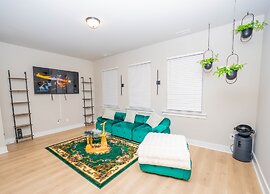 Modern Home near Plaza Midwood