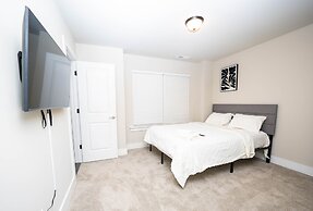 Modern Home near Plaza Midwood