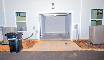 Modern Home near Plaza Midwood