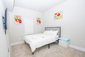 Modern Home near Plaza Midwood