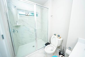 Modern Home near Plaza Midwood