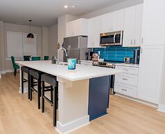 Modern Home near Plaza Midwood