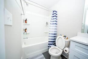 Modern Home near Plaza Midwood