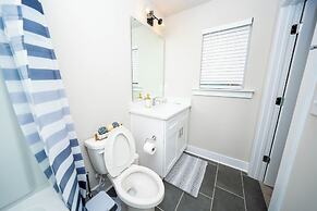 Modern Home near Plaza Midwood