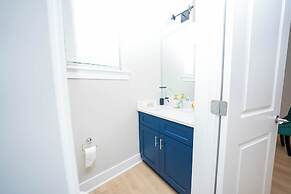 Modern Home near Plaza Midwood