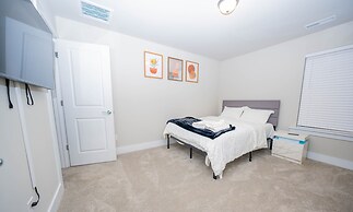 Modern Home near Plaza Midwood