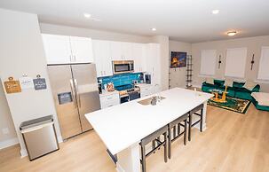 Modern Home near Plaza Midwood