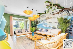 Avatar Lakefront Villa - Heated Pool & Cinema in Miami