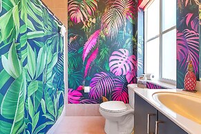 Avatar Lakefront Villa - Heated Pool & Cinema in Miami