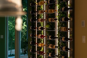 Avatar Lakefront Villa - Heated Pool & Cinema in Miami