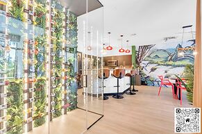 Avatar Lakefront Villa - Heated Pool & Cinema in Miami