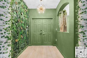 Avatar Lakefront Villa - Heated Pool & Cinema in Miami