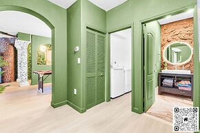 Avatar Lakefront Villa - Heated Pool & Cinema in Miami