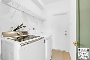 Avatar Lakefront Villa - Heated Pool & Cinema in Miami