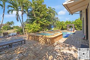 Avatar Lakefront Villa - Heated Pool & Cinema in Miami