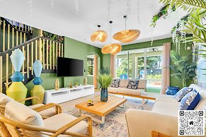 Avatar Lakefront Villa - Heated Pool & Cinema in Miami