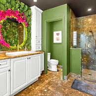 Avatar Lakefront Villa - Heated Pool & Cinema in Miami