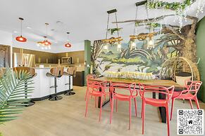 Avatar Lakefront Villa - Heated Pool & Cinema in Miami