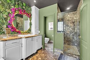 Avatar Lakefront Villa - Heated Pool & Cinema in Miami