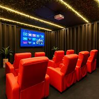 Avatar Lakefront Villa - Heated Pool & Cinema in Miami