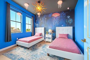 Avatar Lakefront Villa - Heated Pool & Cinema in Miami