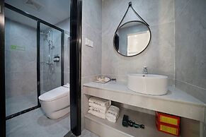 Pingtan Travel Notes Cat Head