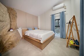 Pingtan Travel Notes Cat Head