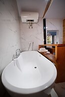 Pingtan Travel Notes Cat Head